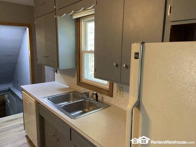 Building Photo - Beautifully Remodeled SFH in Plato Availab...