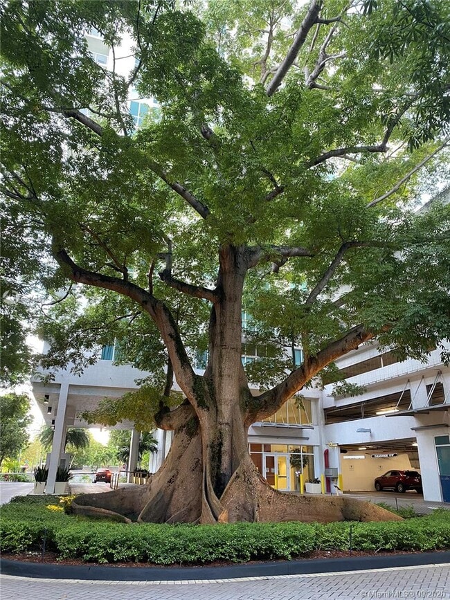 Building Photo - 1861 NW S River Dr