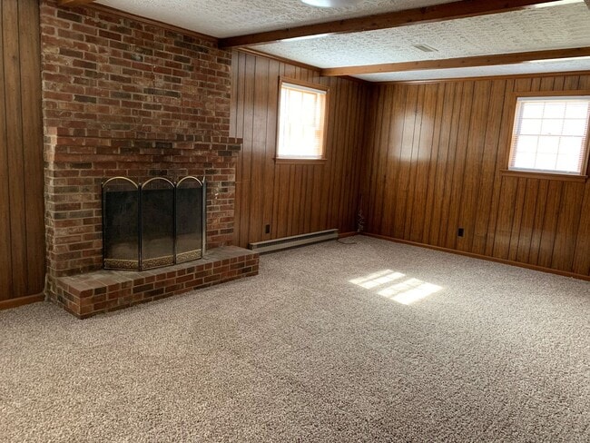 Building Photo - Split Level House in Campbell County School District