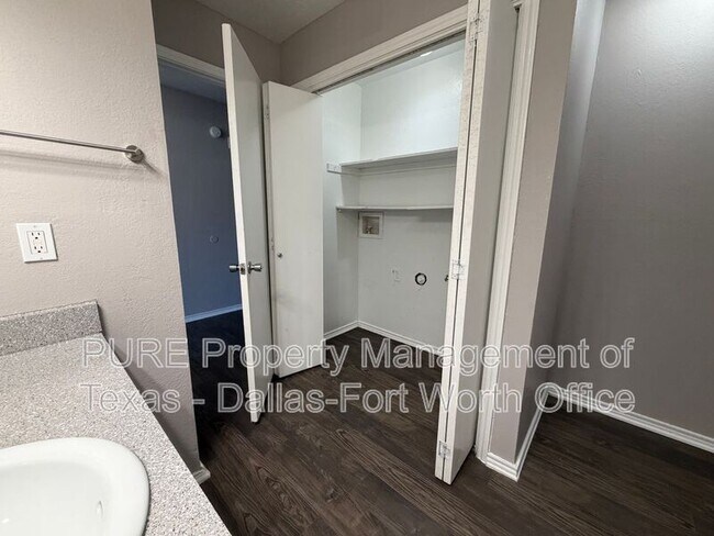 Building Photo - 806/104 Castleglen Drive