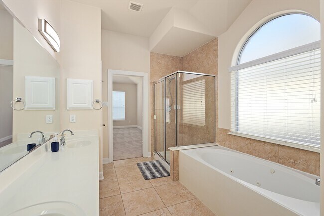 Building Photo - 5026 Gulf Stream Ln