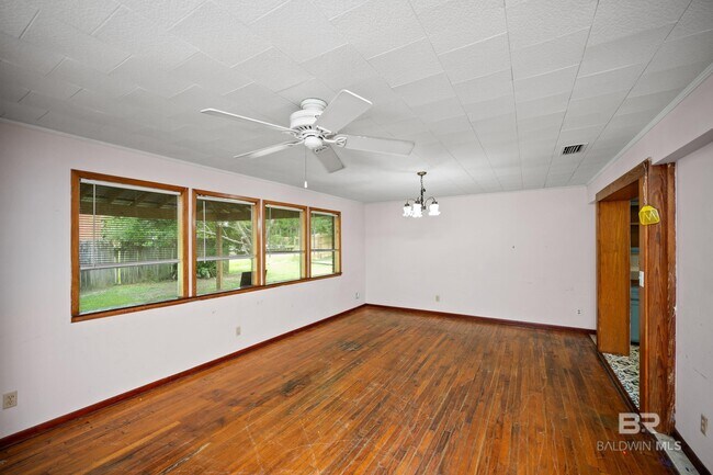 Building Photo - 21213 Lawrence Rd