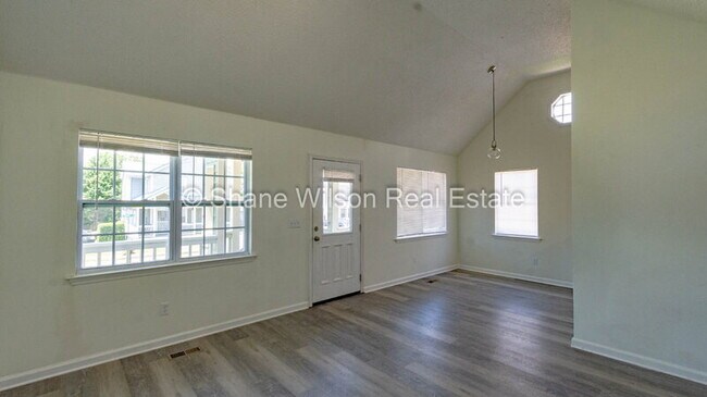 Building Photo - 408 N Hickory St