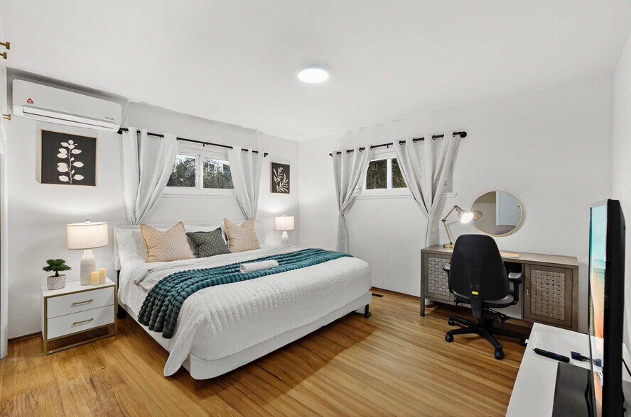 Building Photo - 4989 Randlett Dr