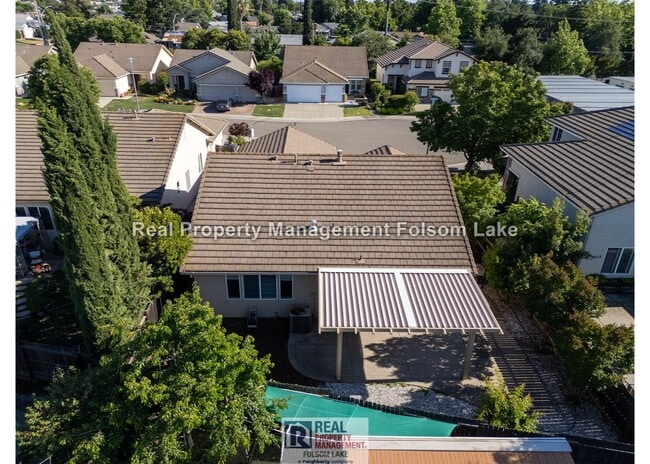 Building Photo - Updated 3 Bed 2 Bath Home on quiet Court