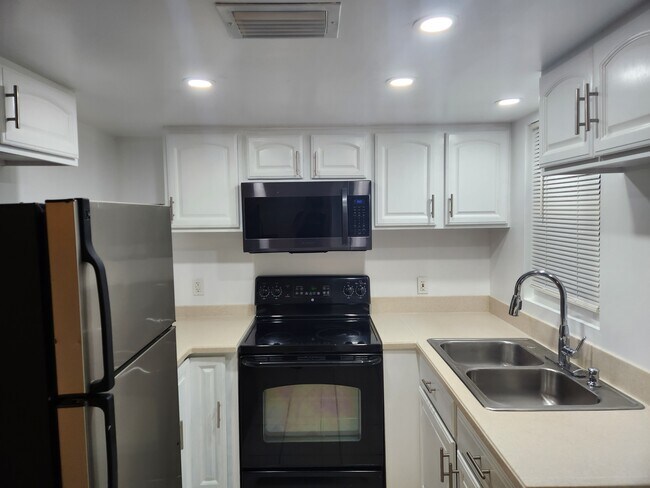 Building Photo - 17317 Whitewater Ct