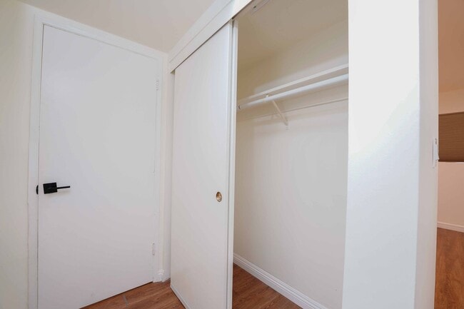 Building Photo - Gated Community 2 Bedroom 2 Bath Condo