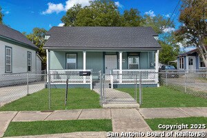Building Photo - 2209 N Flores St
