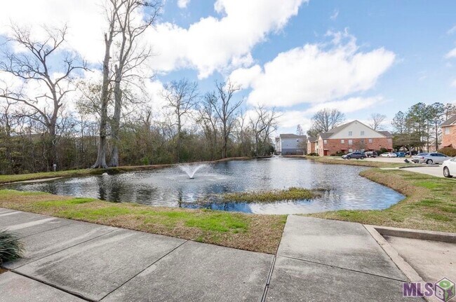 Building Photo - 900 Dean Lee Dr