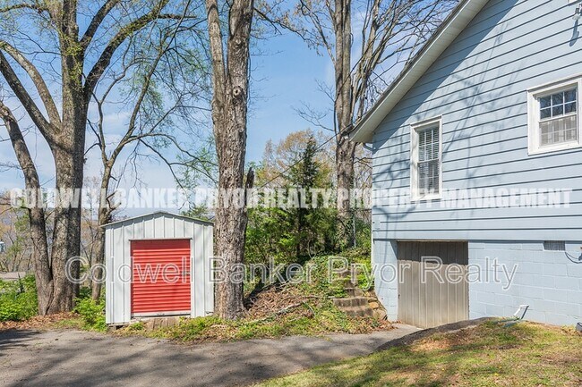 Building Photo - 323 Walsh Rd