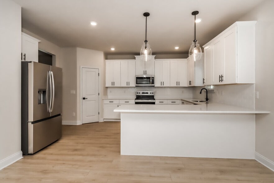 Building Photo - 340 Cantrell Dr
