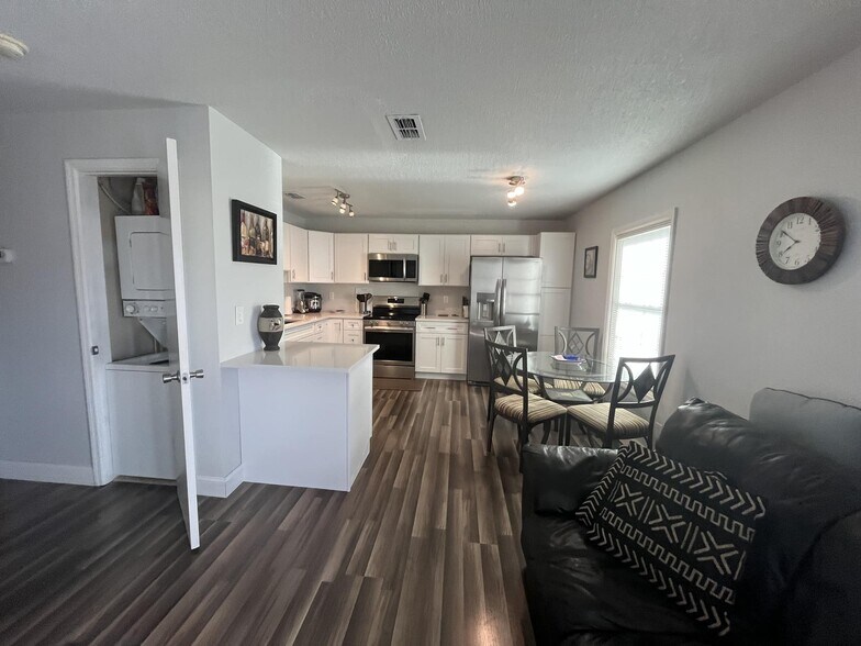 Building Photo - 5132 Beach Dr SE