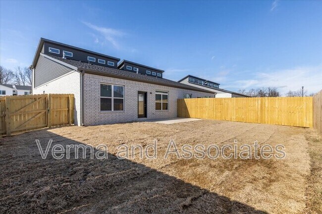 Building Photo - 717 Sun Meadow Dr