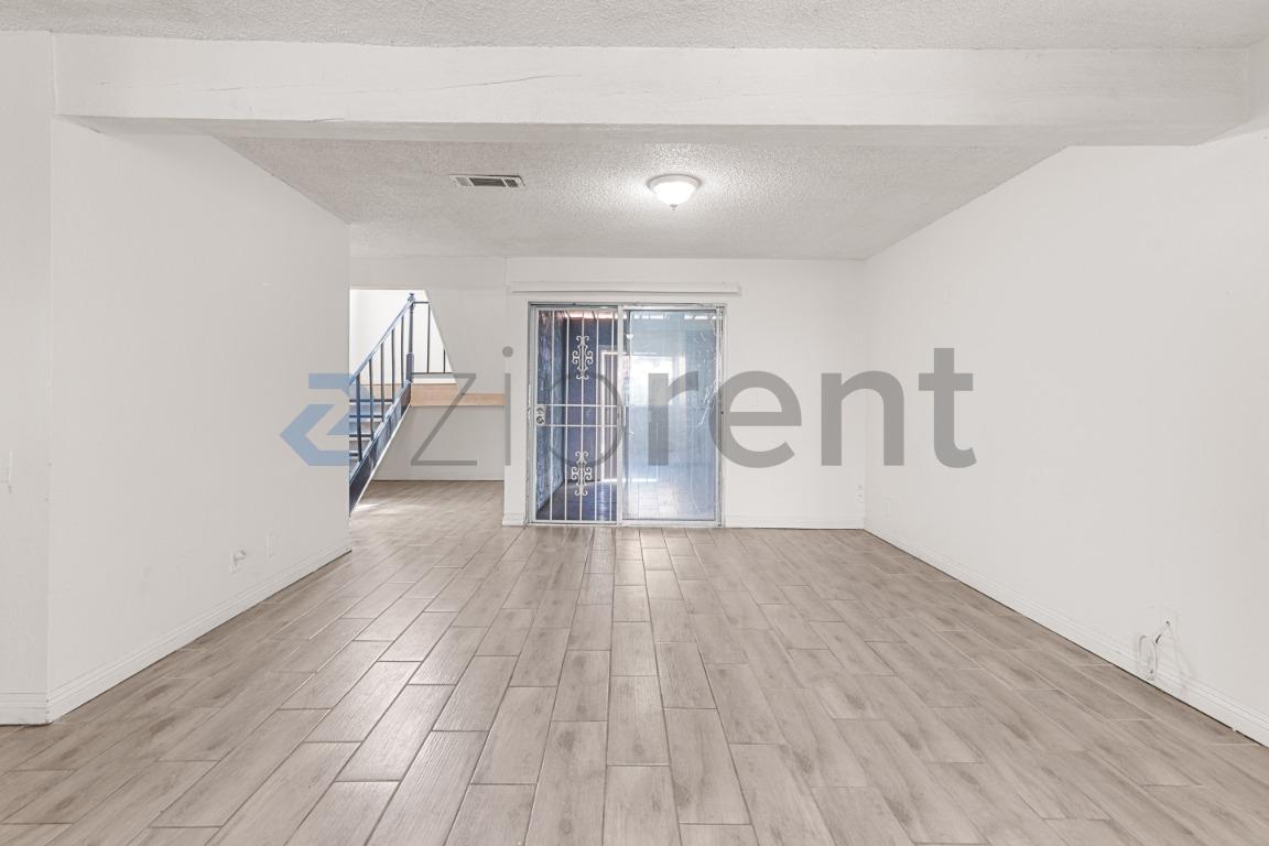 Building Photo - Unit 33
