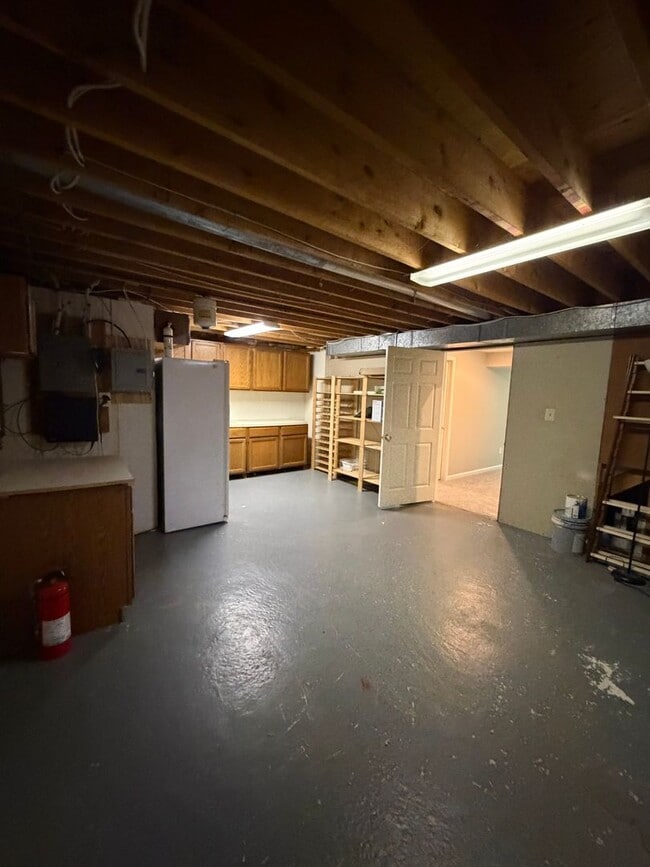 Building Photo - 3BR - WOODED VIEWS • FINISHED BASEMENT • BONUS LOFT • TE SCHOOL DISTRICT