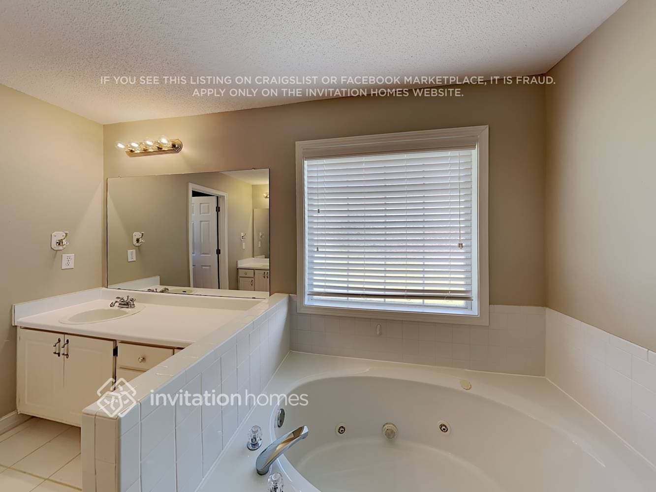 Building Photo - 1121 Sutton Dr