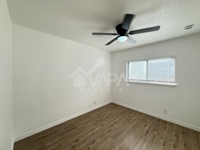 Building Photo - 6819 Laguna Norte