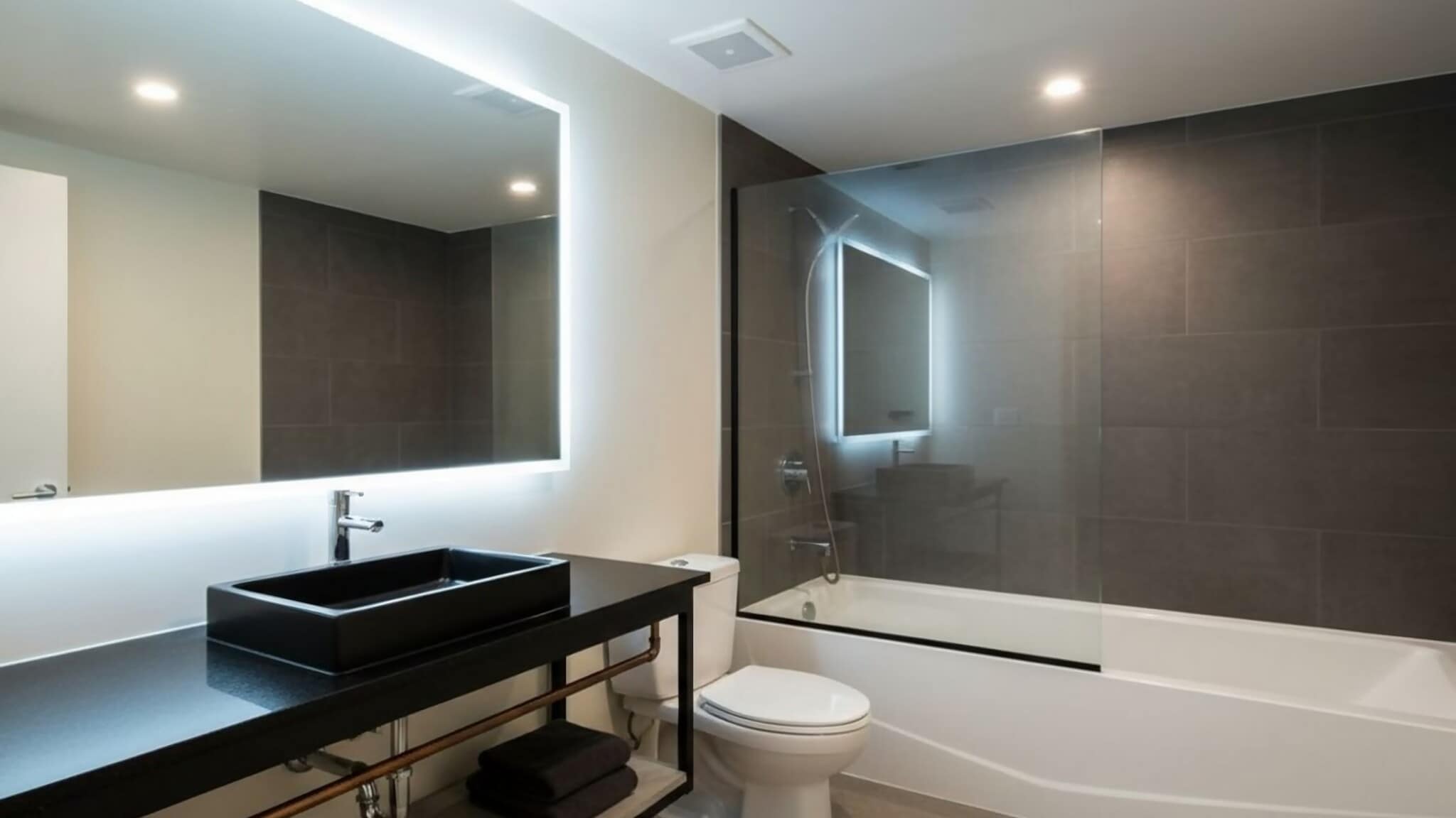 Building Photo - 11881 Jefferson Blvd