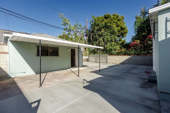 Building Photo - Charming 3-Bedroom Home in Cheviot Hills – Move-In Ready!