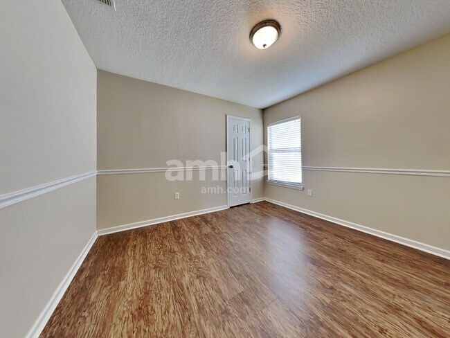 Building Photo - 632 E Red House Branch Rd