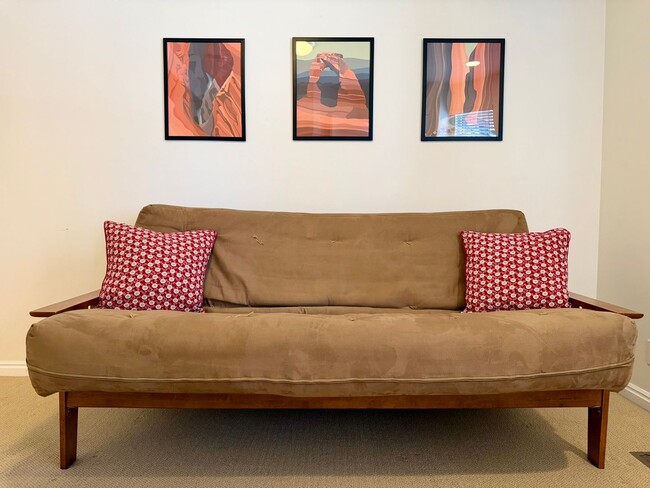 Building Photo - Townhouse within Walking Distance of Downtown Sugarhouse