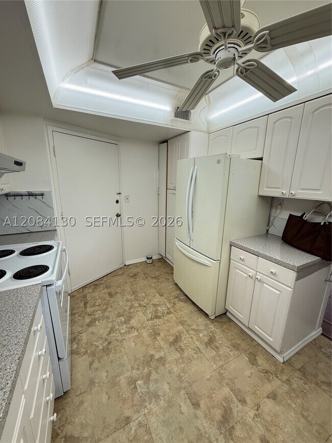 Building Photo - 1351 NE Miami Gardens Dr