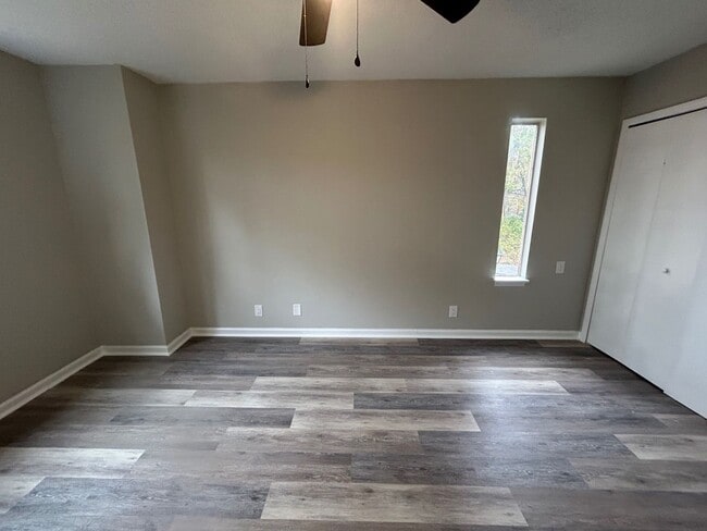 Building Photo - 240 Jamil Rd