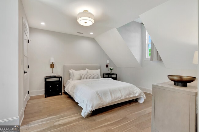 Building Photo - 11 Bourbon St