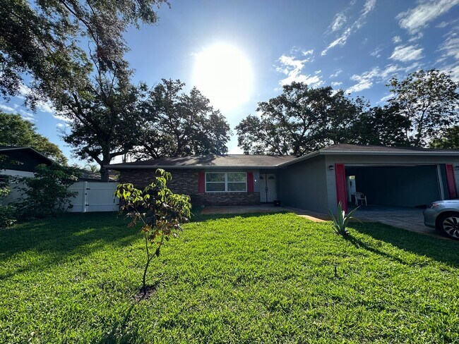 Building Photo - Beautiful, newly renovated 3-bedroom 2 bath home located in Winter Park