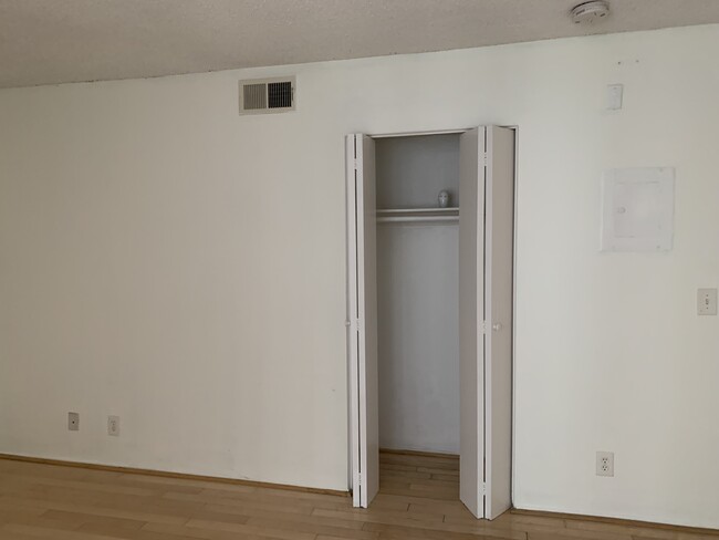 Building Photo - 315 S Harvard Blvd