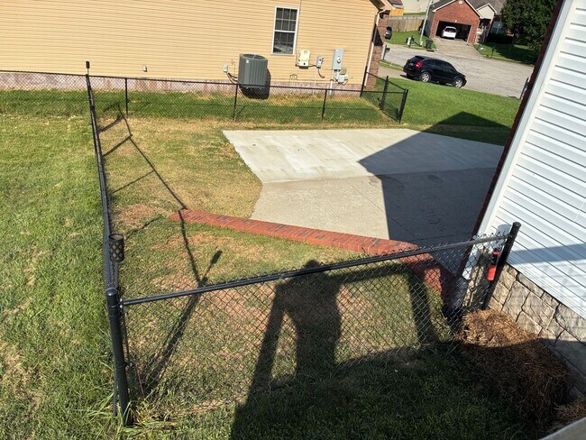 Building Photo - **Summer Ending BUT This Home is HOT**
