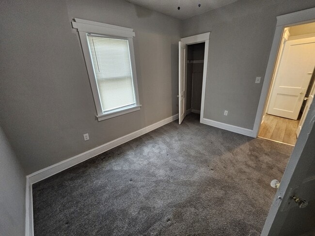 Building Photo - 2032 W 98th St