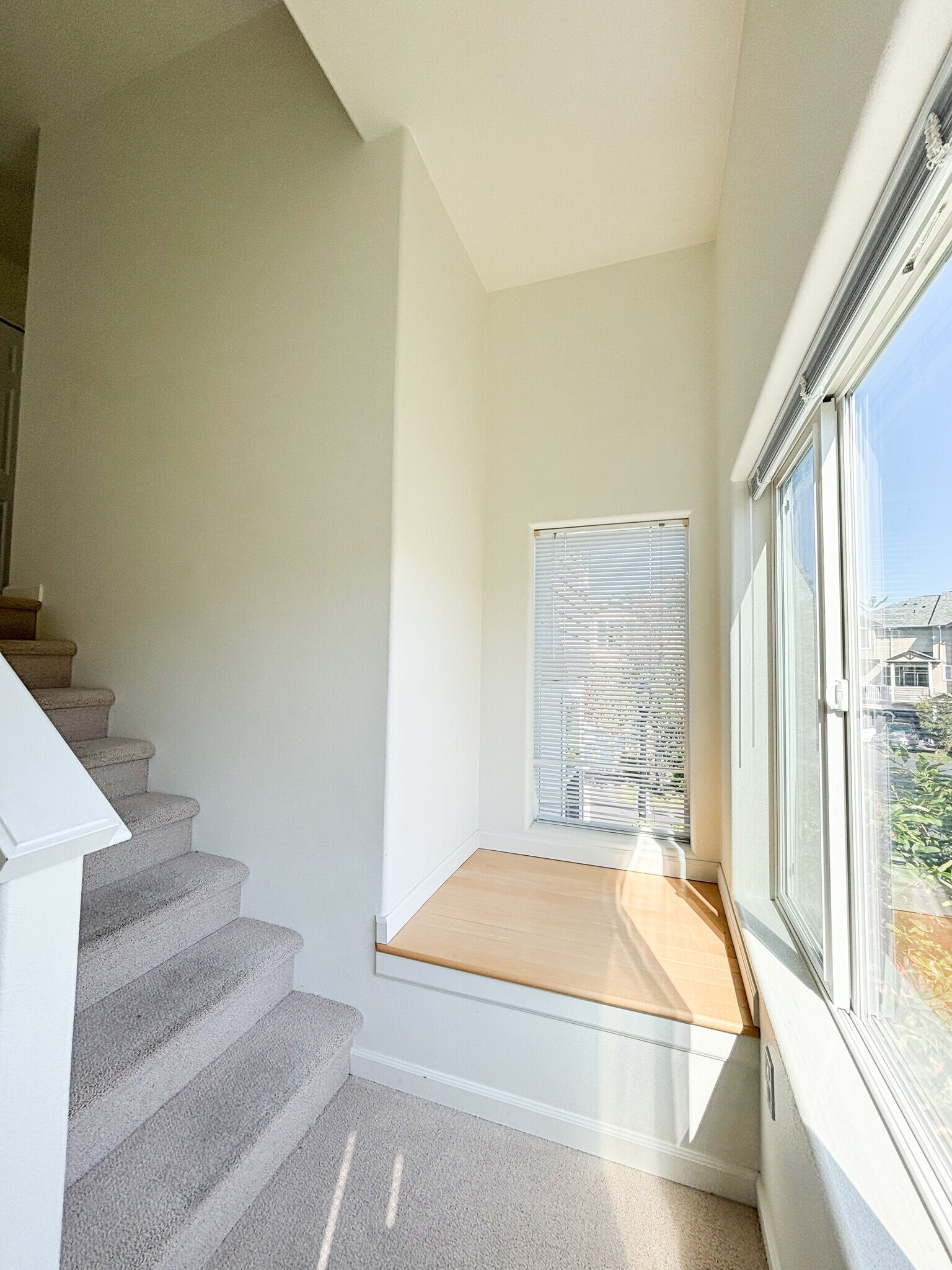 Reading nook with multiple windows - 15458 SW Mallard Dr