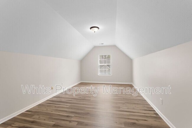 Building Photo - 12427 Oakton Hunt Dr