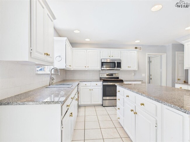 Building Photo - 3504 Rugby Ln