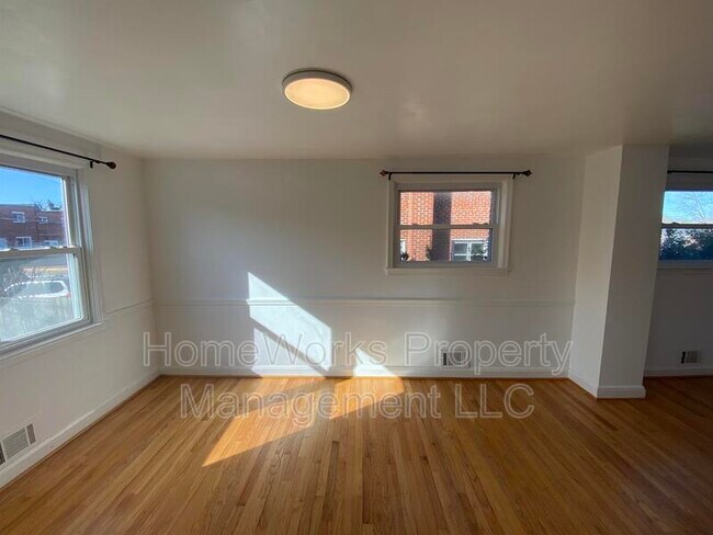 Building Photo - 1127 Deanwood Rd