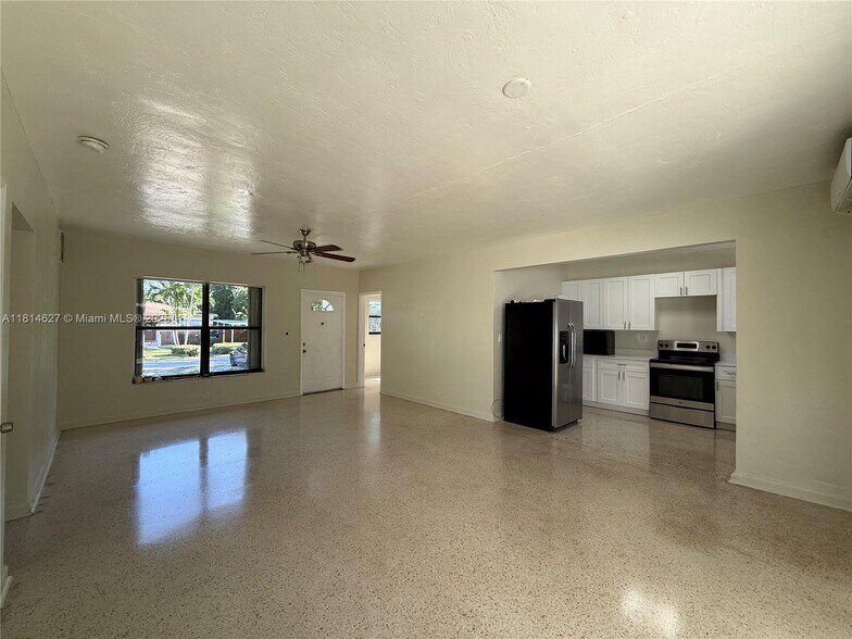 Building Photo - 1141 NE 154th Ter