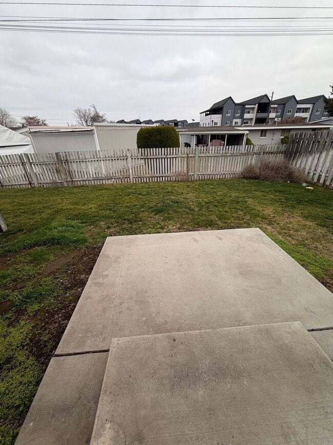 Building Photo - 1705 W Bemis St