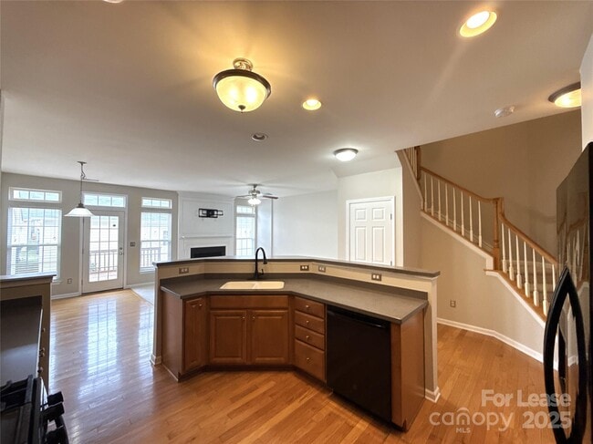 Building Photo - 8130 Bridgegate Dr