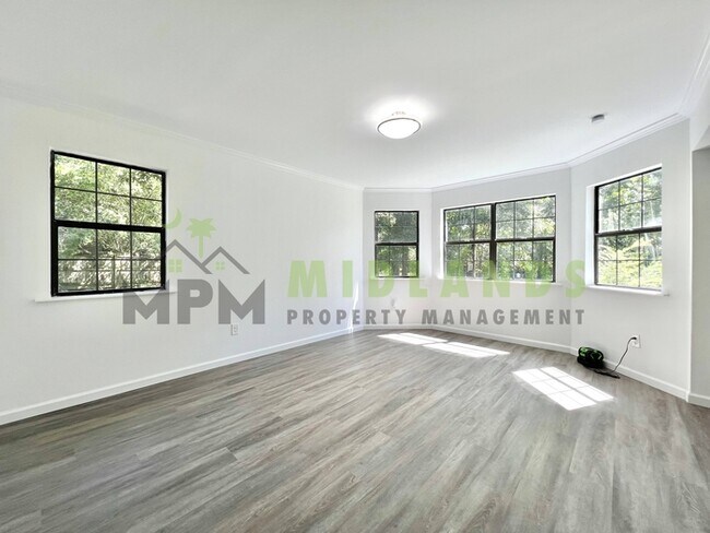 Building Photo - 746 Madera Rd