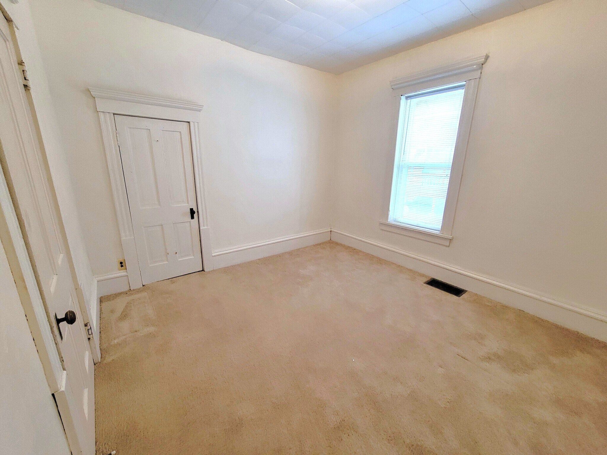 Building Photo - 210 N Fremont St