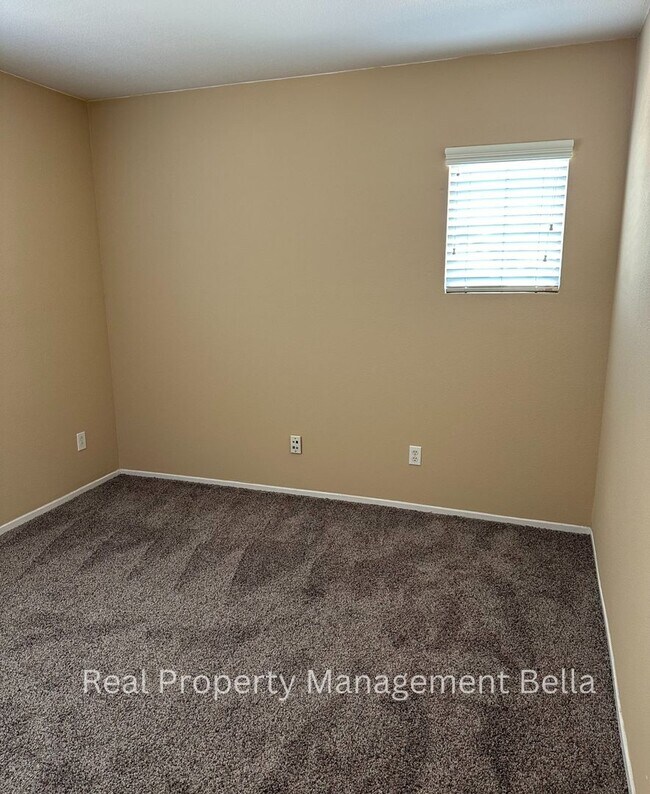 Building Photo - 3 Bed 3 Bath Perris Home w/ Office Space & Community Pool
