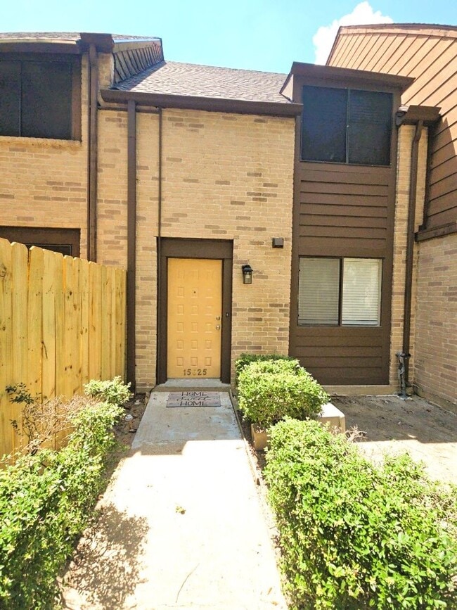 Primary Photo - 15625 Weldon Dr