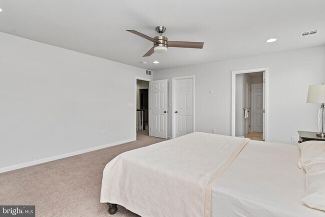 Building Photo - 48 Meadow Creek Ln