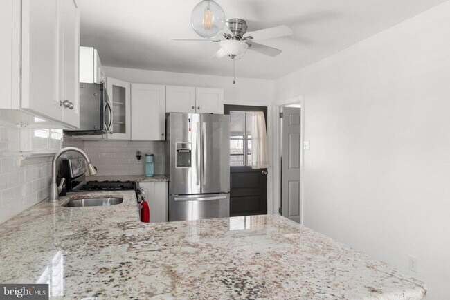 Building Photo - 8 Adams Ave