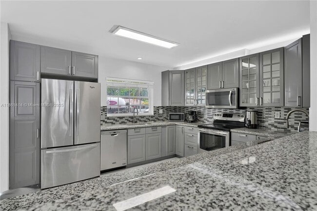 Building Photo - 1081 NE 179th St