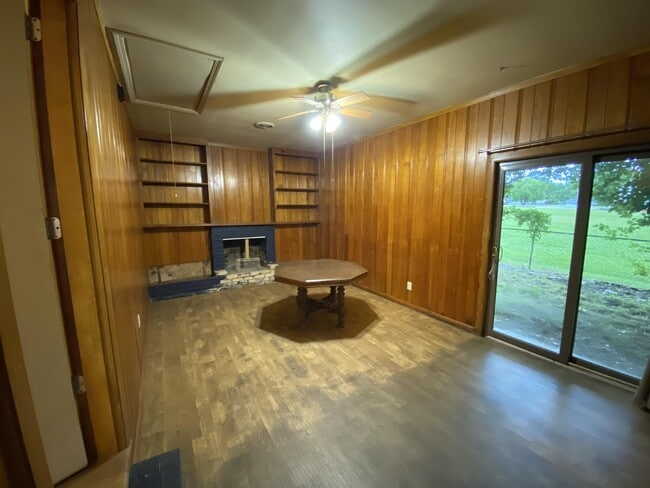 Building Photo - 1408 H St