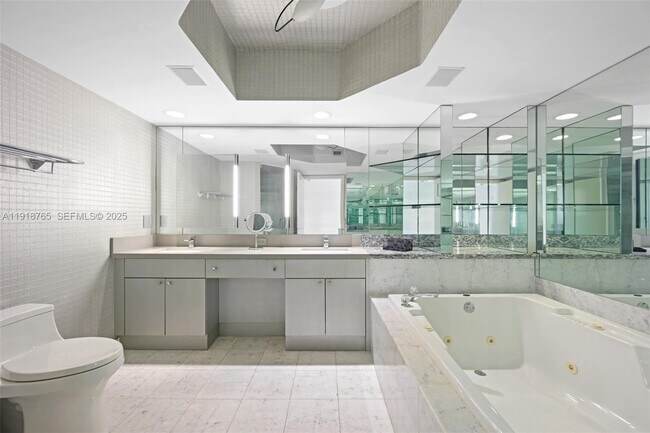 Building Photo - 16445 Collins Ave