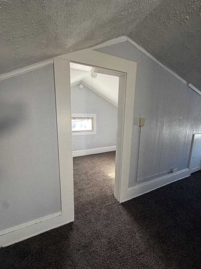 Building Photo - 3bd Single Garfield Hts Section 8