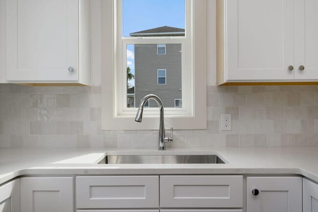 Building Photo - 114 Enchanted Way